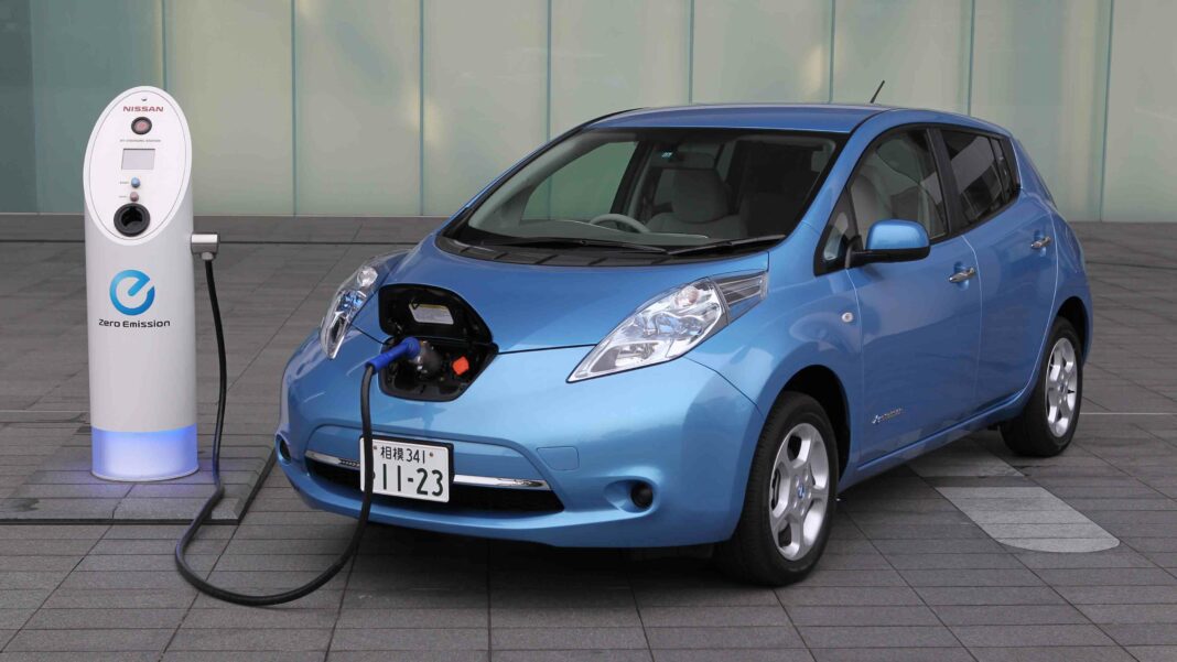 nissan-leaf-3840x2160-electric-cars-nissan-charging-city-cars-ecosafe-2371