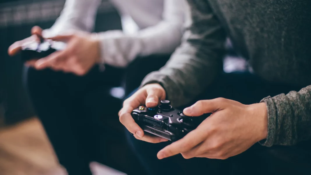 jovenes-jugando-consola-2262151